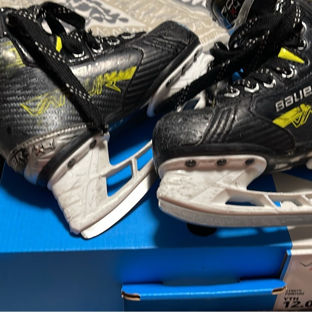 Bauer  x4 Vapor Kids Black and Neon Yellow ice Skates size 12 youth